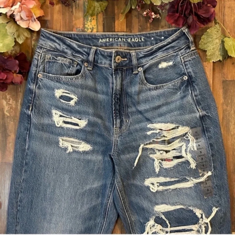 AMERICAN EAGLE NWT High Rise Distressed Plaid Patch Mom Jeans 8 - Picture 5 of 13